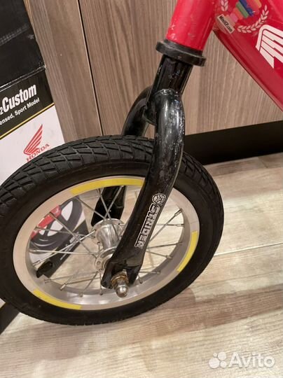 Беговел и комплект гонщика Strider 12