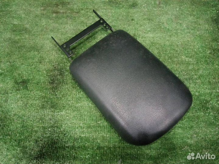 Подлокотник Nissan X-Trail TNT31 QR25DE