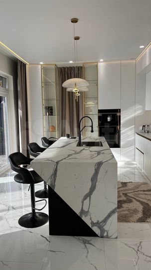 Дом 225 м² на участке 7,5 сот.