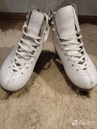 Коньки фигурные женские