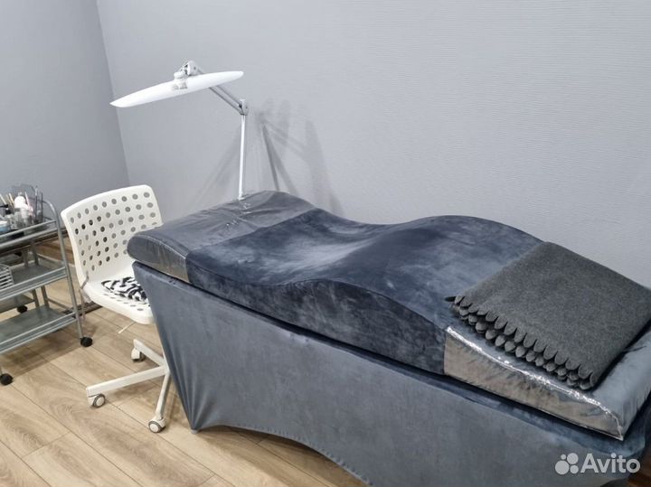 Мастер по наращиванию ресниц