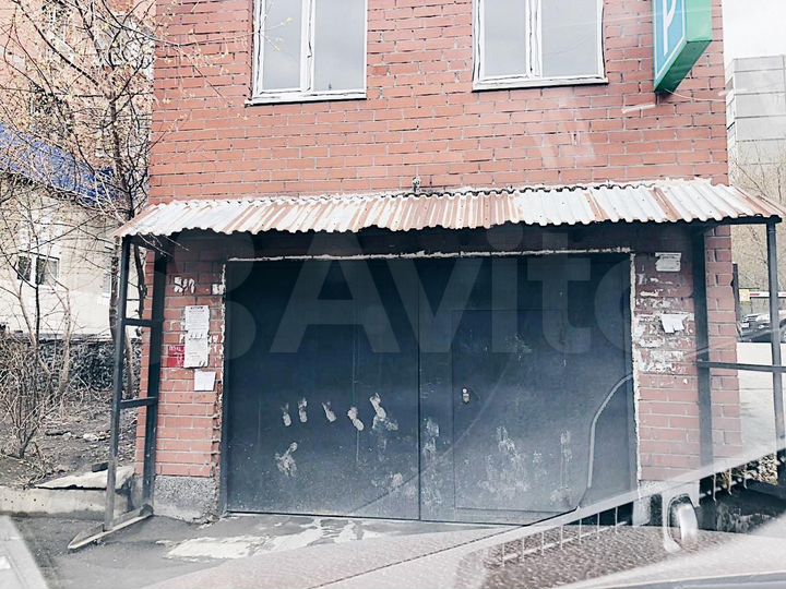 Гараж, > 30 м²