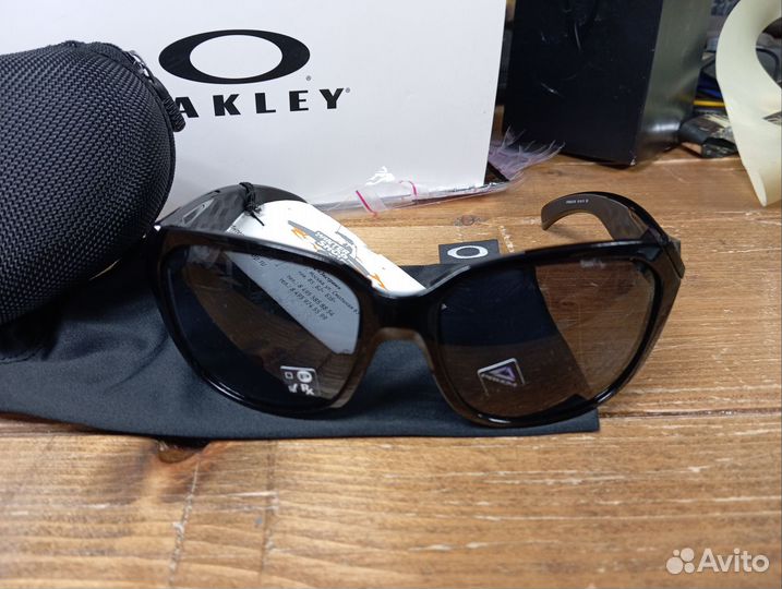 Очки Oakley latch
