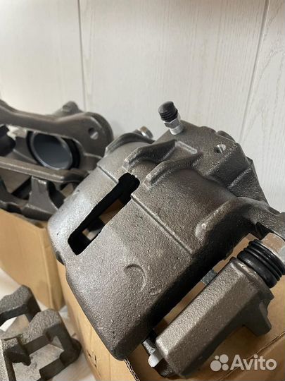 Суппорта передние на газель новые (комплект)