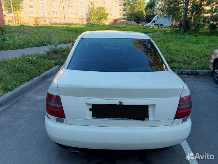Audi A4 1.8 МТ, 1999, битый, 450 000 км