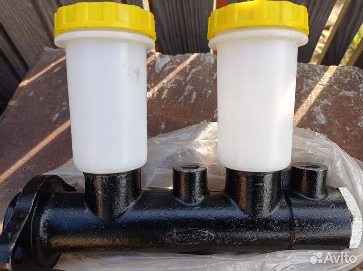 Цилиндр тормозной главный с двумя бачками УАЗ