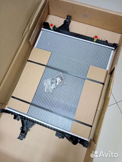 Радиатор охлаждения для Volvo XC90 nissens 65613A