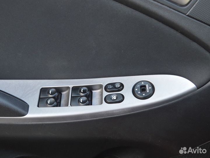 Hyundai Solaris 1.6 AT, 2015, 215 000 км