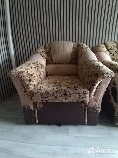Угловой диван и кресло