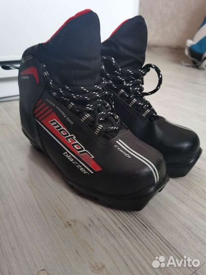 Лыжные ботинки р. 35 (22см)