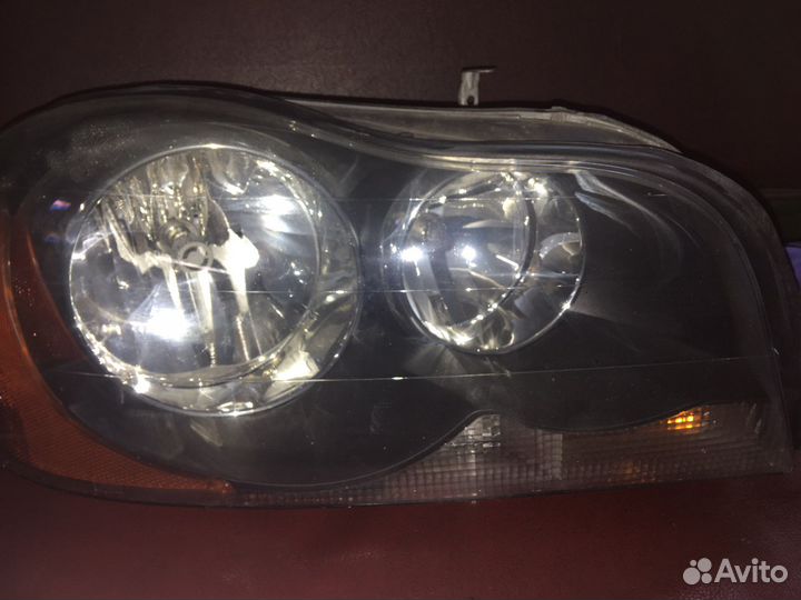 Продам правую фару на volvo xc90
