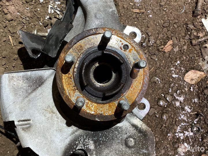 Поворотный кулак левый range rover Discovery 5