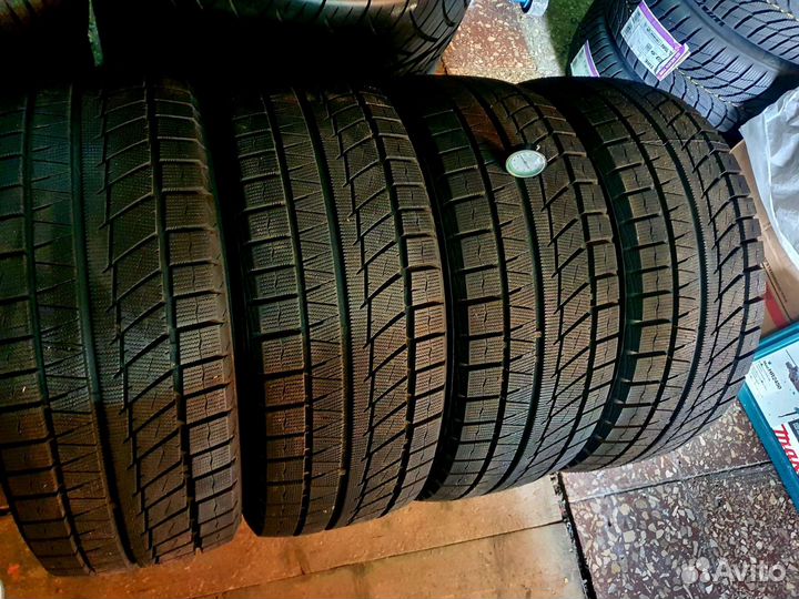 Sailun Ice Blazer Arctic EVO 245/45 R19