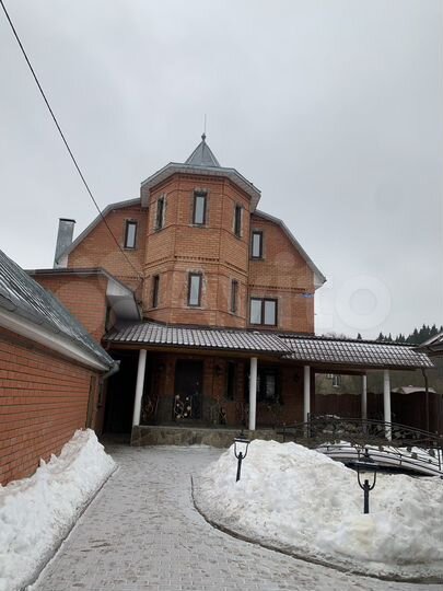 Дом 580 м² на участке 10 сот.