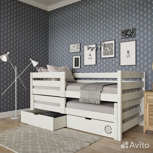 Детская кровать из дерева с выкатным местом