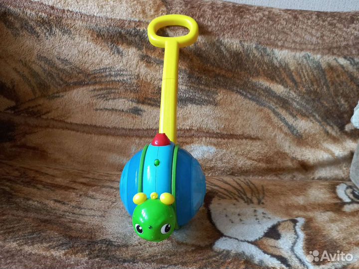 Игровая дуга с игрушками. Каталка музыкальная