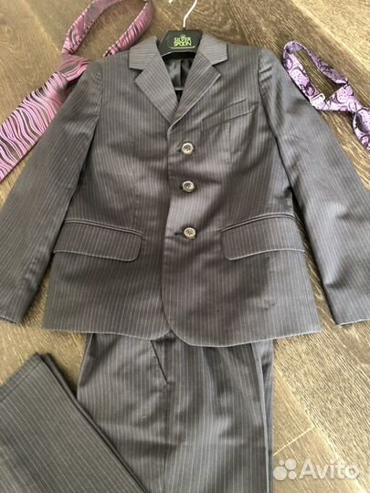 Продам школьный костюм на первоклассника