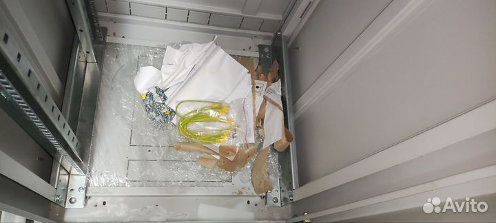 Стойка 19' 24U напольная