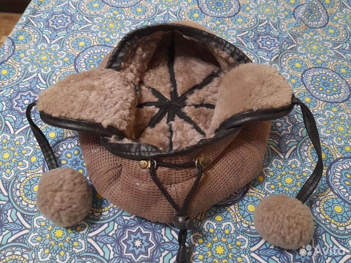 Шапки разные в отличном состоянии,цены разные