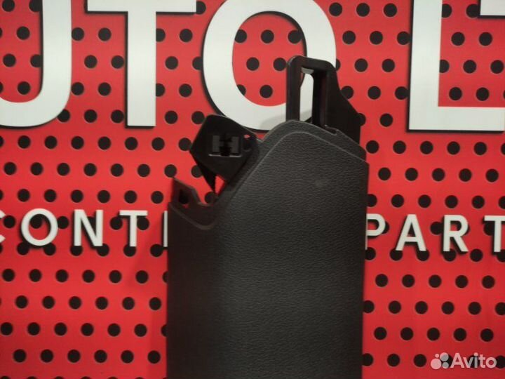 Обшивка стойки задней правой Porsche Macan 95B