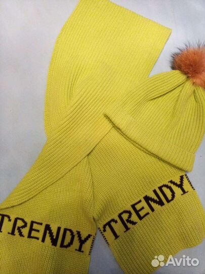 Шапка с натуральным помпоном женская