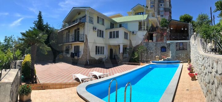 Дом 461 м² на участке 8 сот.