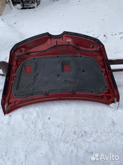 Капот на Mazda CX7 2009