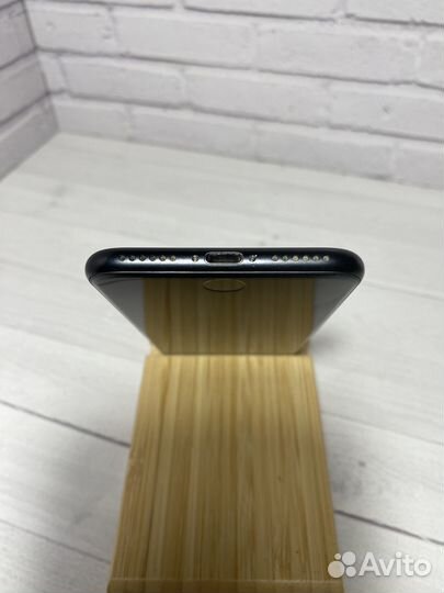 iPhone SE (2020), 64 ГБ