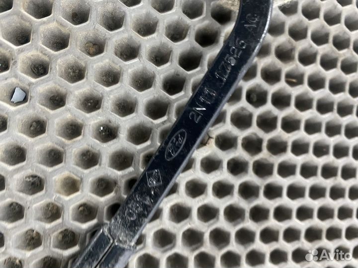 Поводок стеклоочистителя передний Ford Fusion