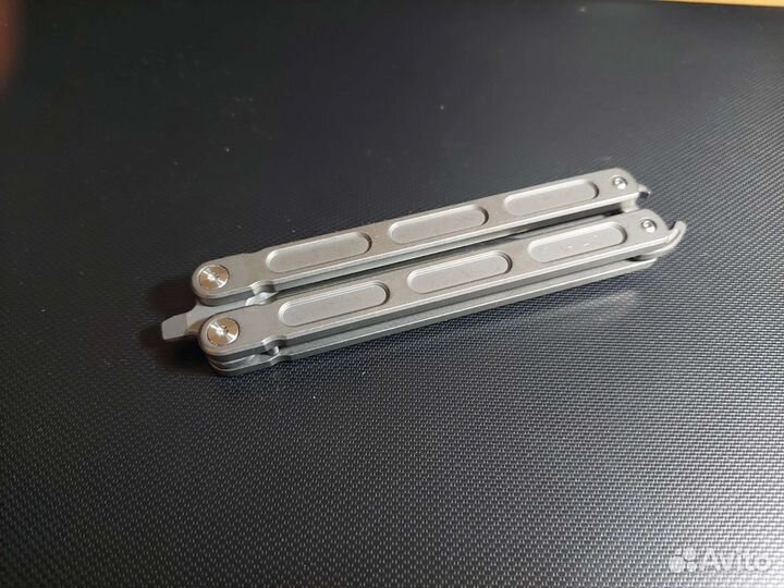 Складной нож из титанового сплава