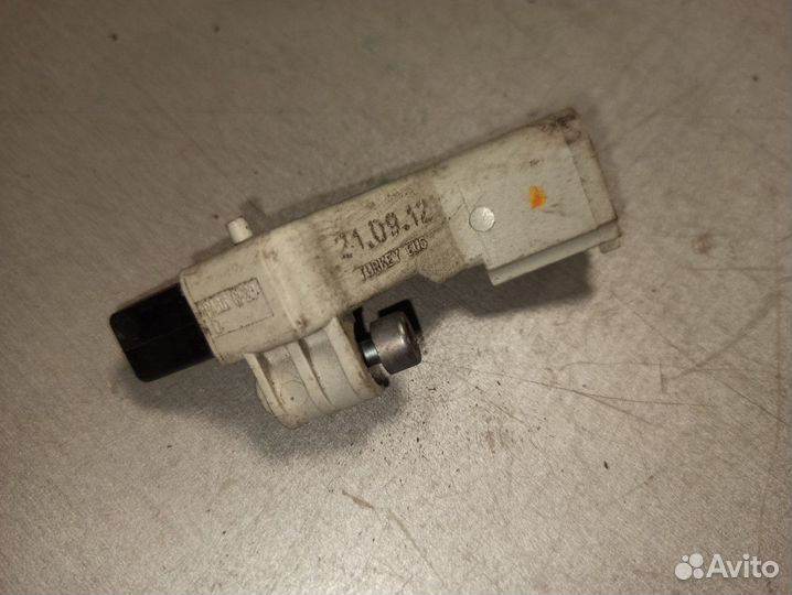 Датчик положения коленвала Volkswagen Golf Passat