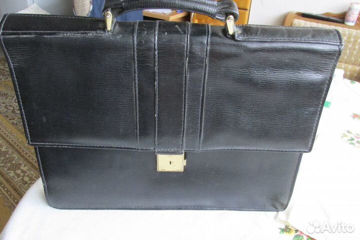 Аккуратный ретро-портфель для документов