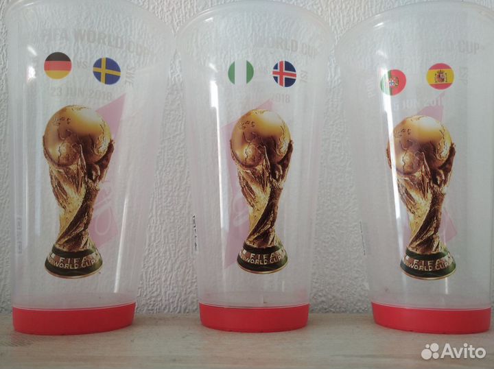 Пластиковые стаканы BUD и Coca Cola