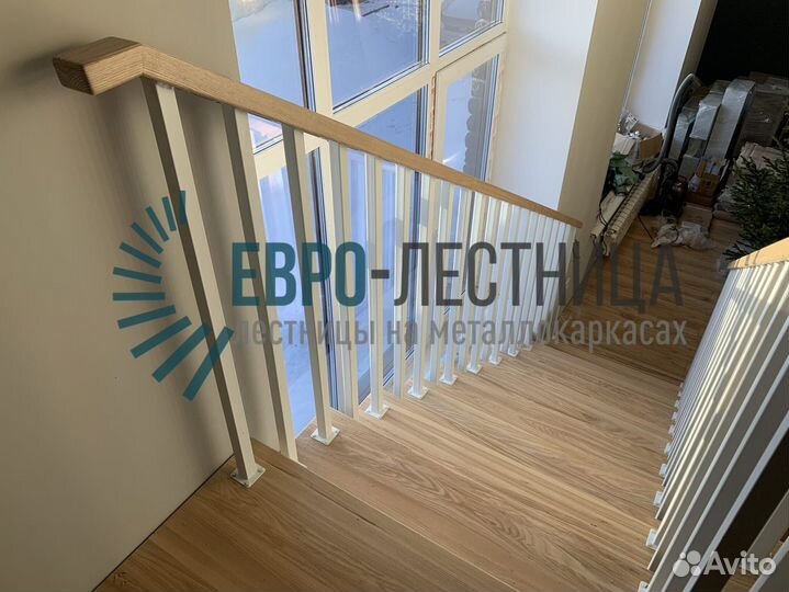 Лестница на второй этаж, перила 