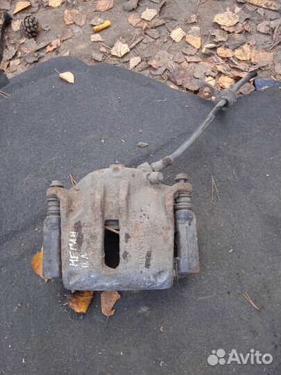 Суппорт передний левый Renault Megan 2