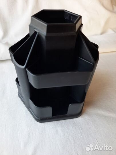 Канцелярия. Подставка для ручек. Ручки, маркеры