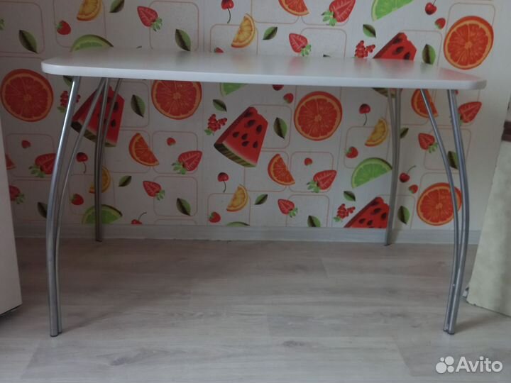 Стол обеденный