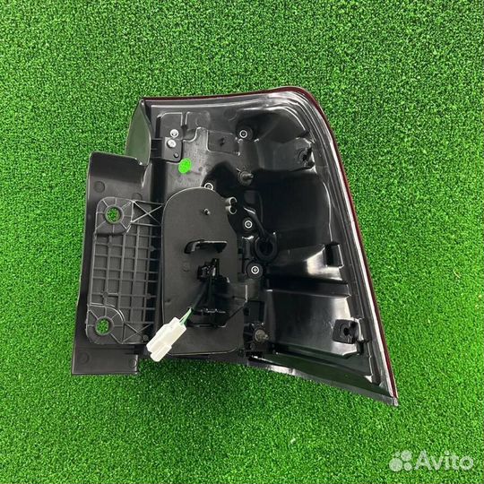 Фонарь левый задний Land Cruiser 200