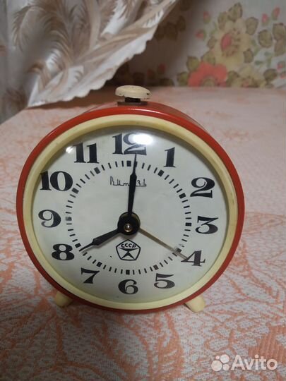 Часы будильник СССР