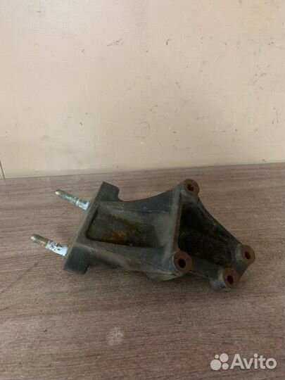 Кронштейн двигателя правый Lacetti