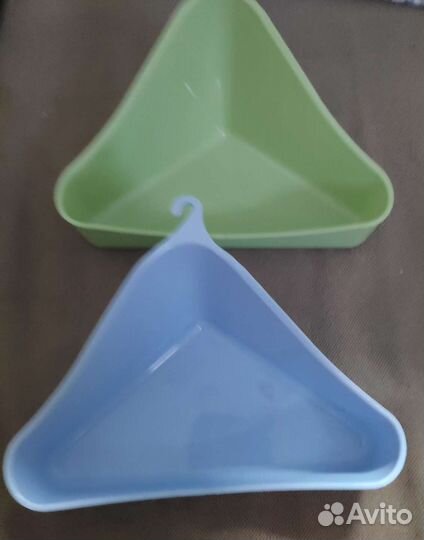 Миски, совки, лоток, игрушки, зуб щетка (обмен)