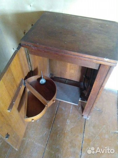 Швейная машина Подольск с ножным приводом