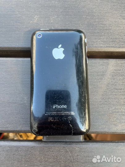 Телефон iPhone 3 и 5c