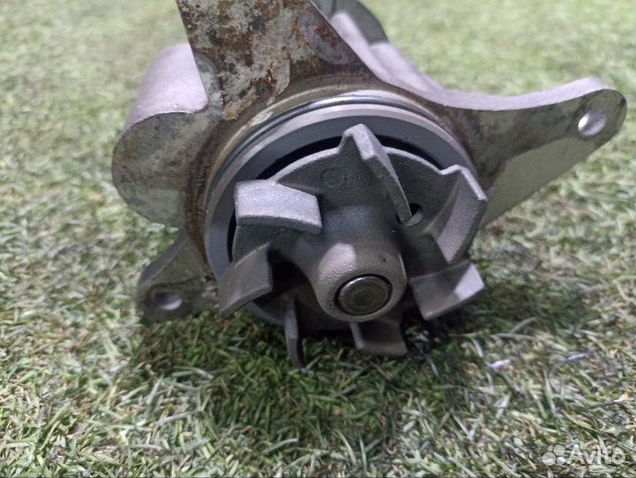 Помпа водяная Land Rover Discovery 3 276DT 2009