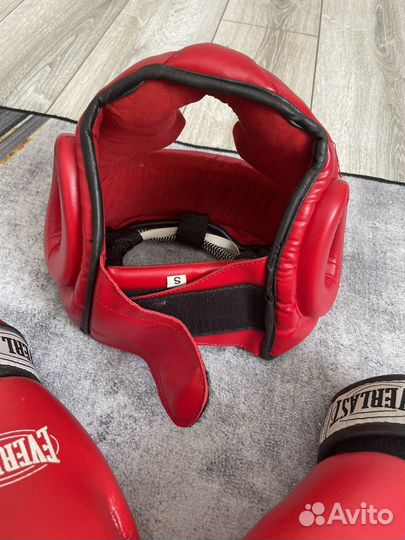 Боксерские перчатки и шлем детские