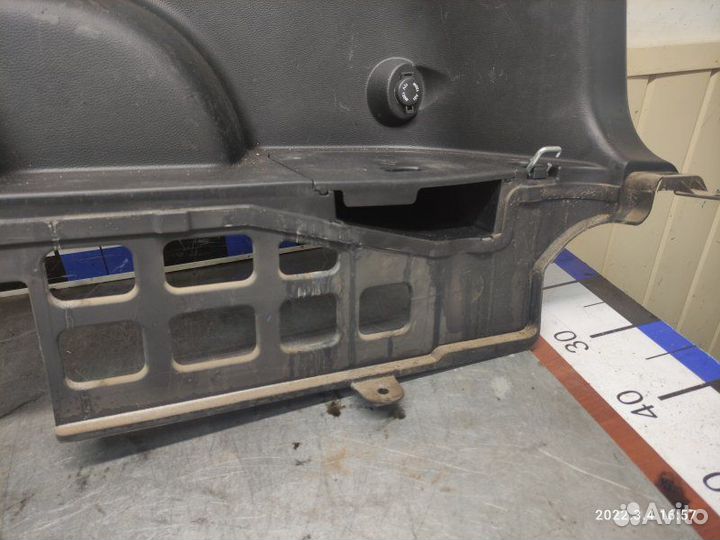 Обшивка багажника задняя правая Ssang Yong Actyon