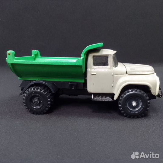 Модель 1:43 зил-ммз-555