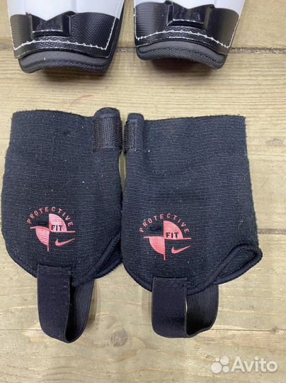 Футбольная защита голень и голеностоп