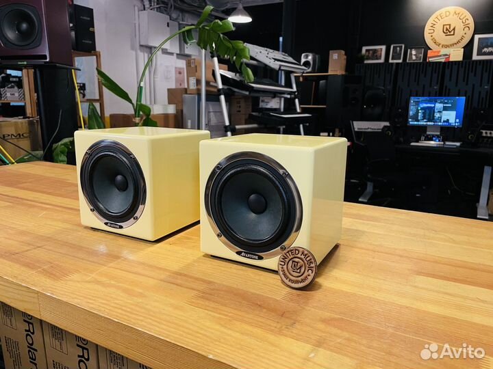 Avantone Pro MixCube Active Monitor Pair В наличии