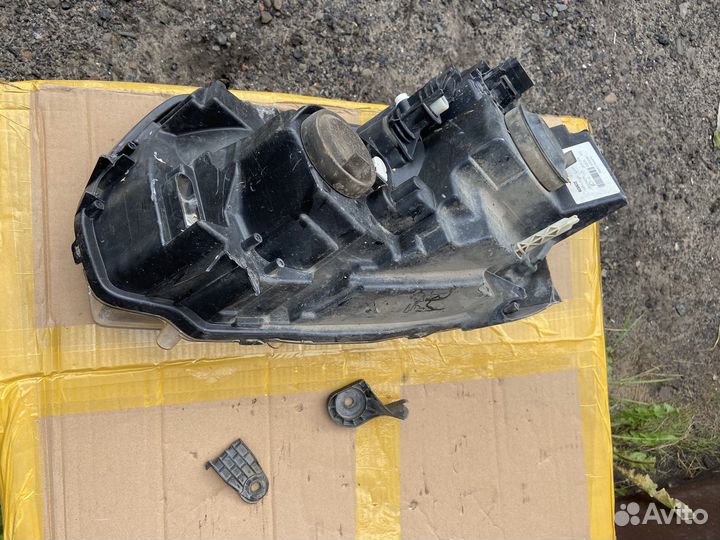 Фара правая рестайлинг дефектная Renault Logan II